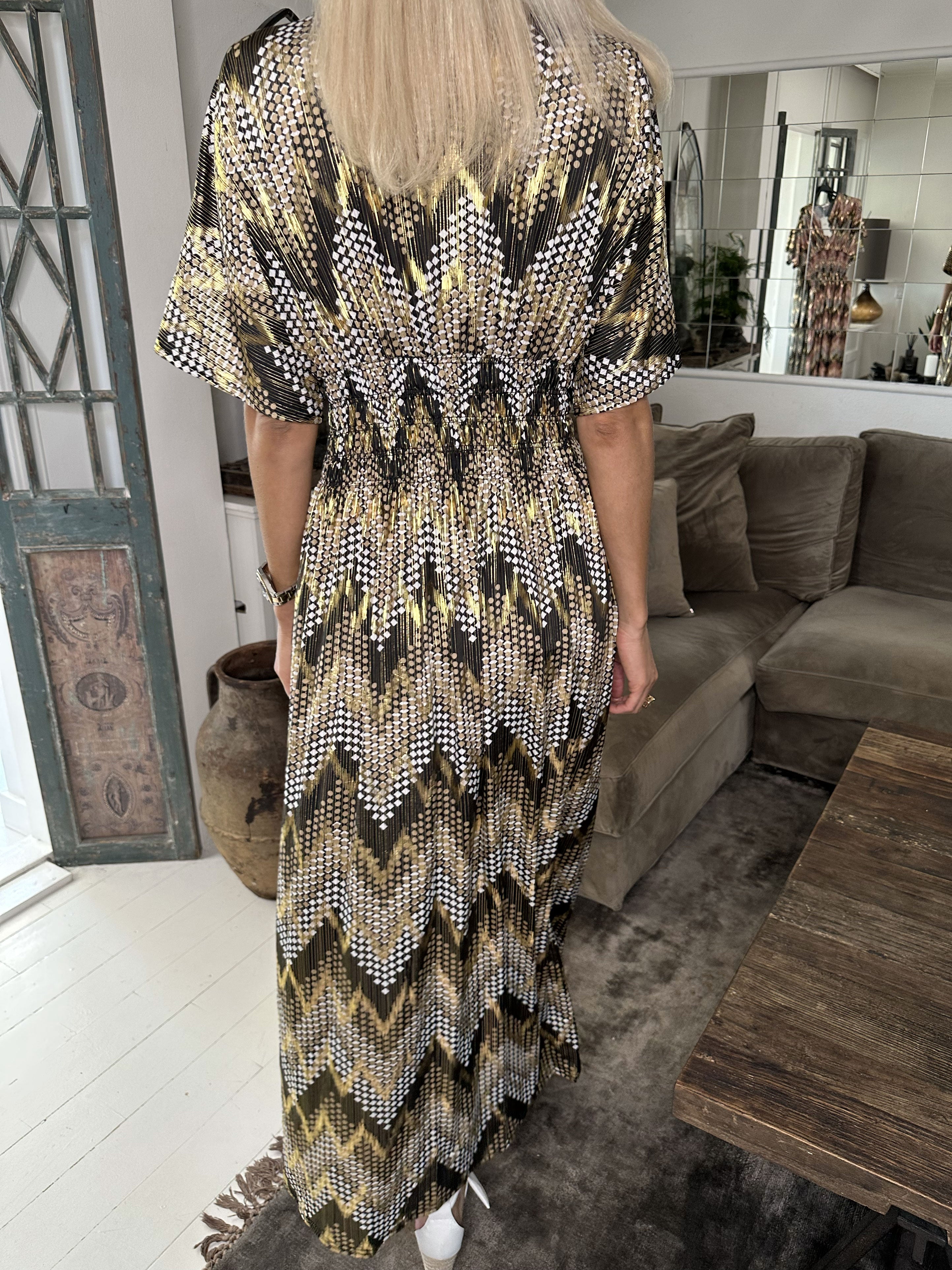 Pams pattern - Lang elastisk kjole i krølfrit stof